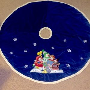 Christmas Tree Skirt Snowman Family Blue, Red on the Flip Side